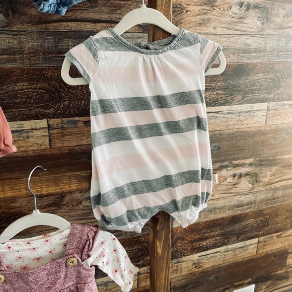 Baby girl bundle - Picture 5 of 5